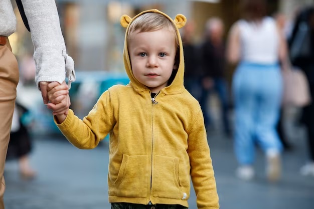 راهکار های کنترل رفتار کودک در مکان عمومی